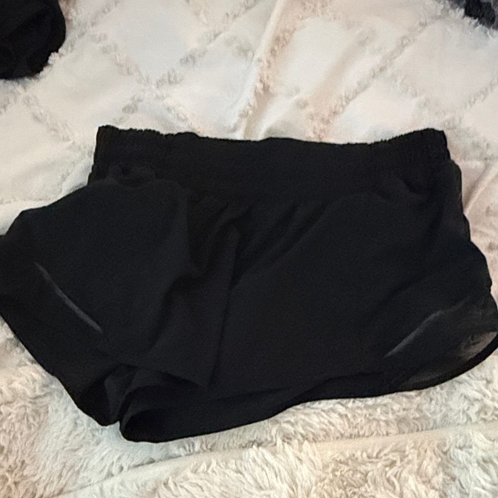 Lululemon Black Low-Rise Hottie Hots 2.5”